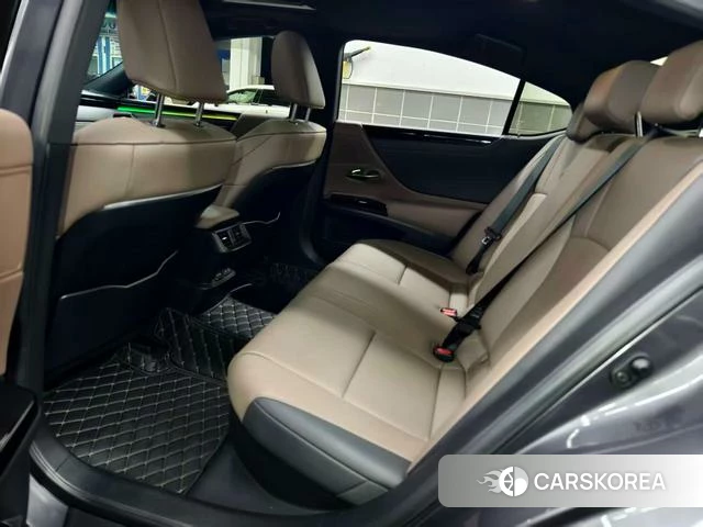 Lexus ES id 4291462 из Китая 19