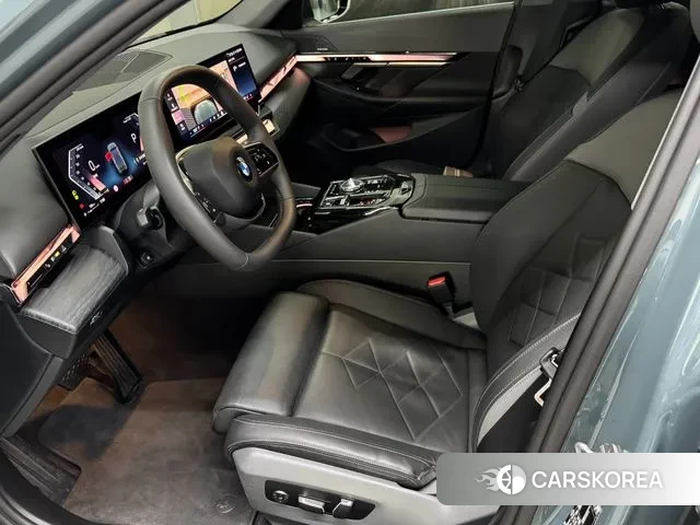 BMW 5 Series (G60) id 2983952 из Кореи 14