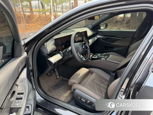 BMW 5 Series (G60) id 3745288 из Кореи 17