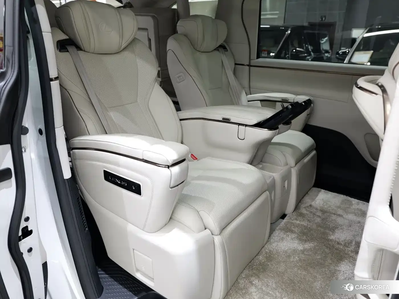 Lexus LM id 4548257 из Китая 14