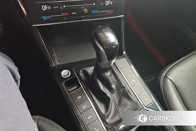 Volkswagen Passat PHEV id 4272271 из Китая 14