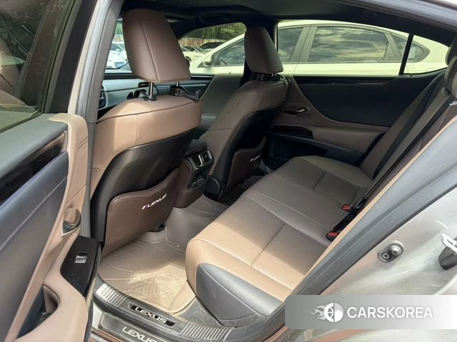 Lexus ES id 4299932 из Китая 10