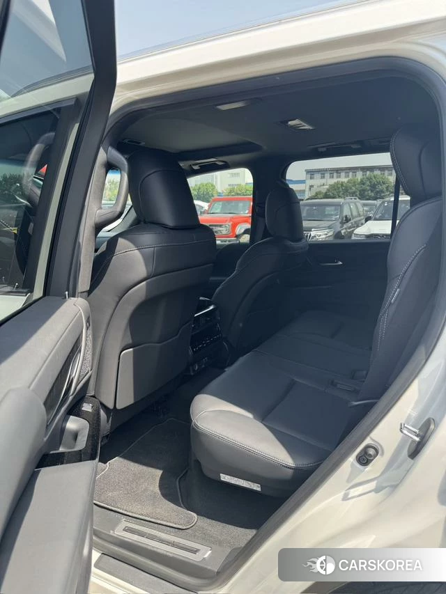 Lexus LX id 4259913 из Китая 7