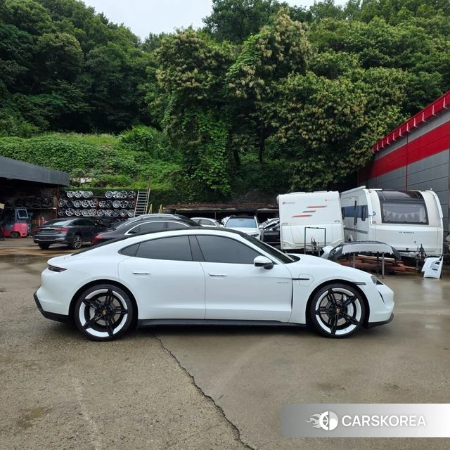 Porsche Taycan id 4494897 из Кореи 17