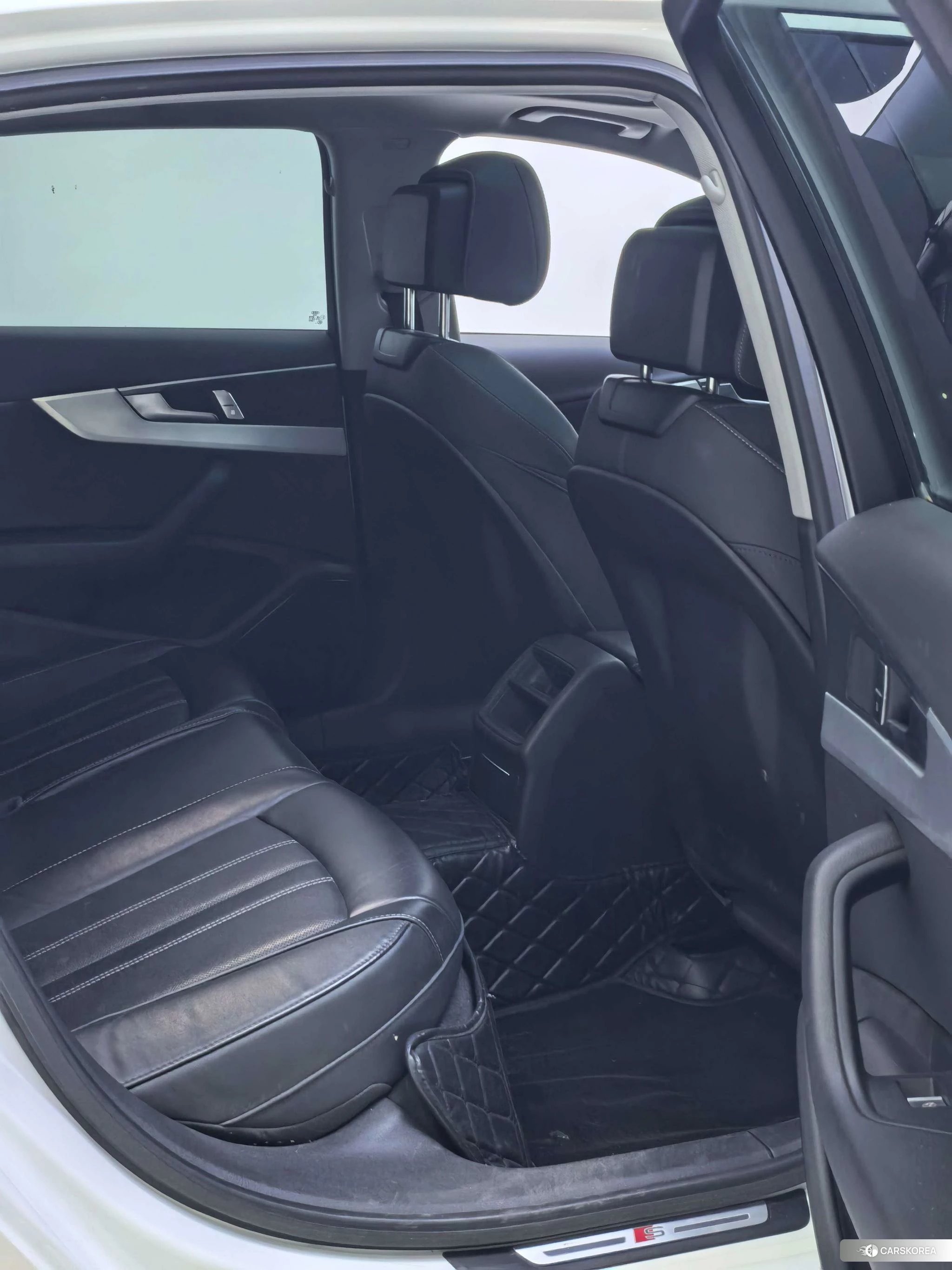 Audi A4L id 4426833 из Китая 12