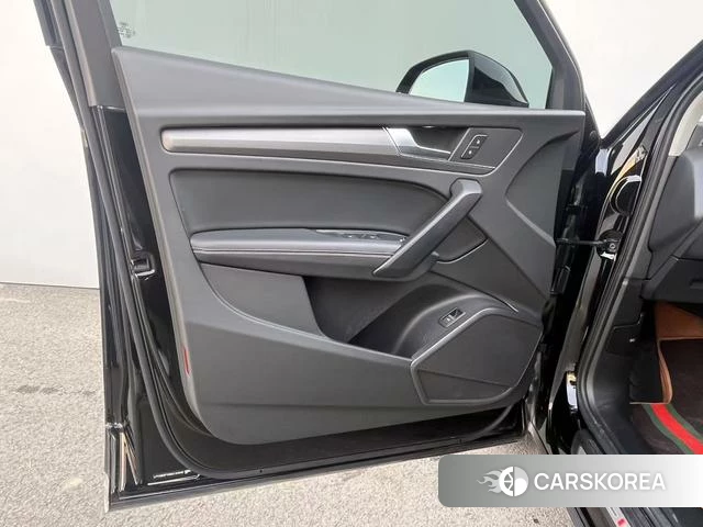 Audi Q5L id 3890149 из Китая 16