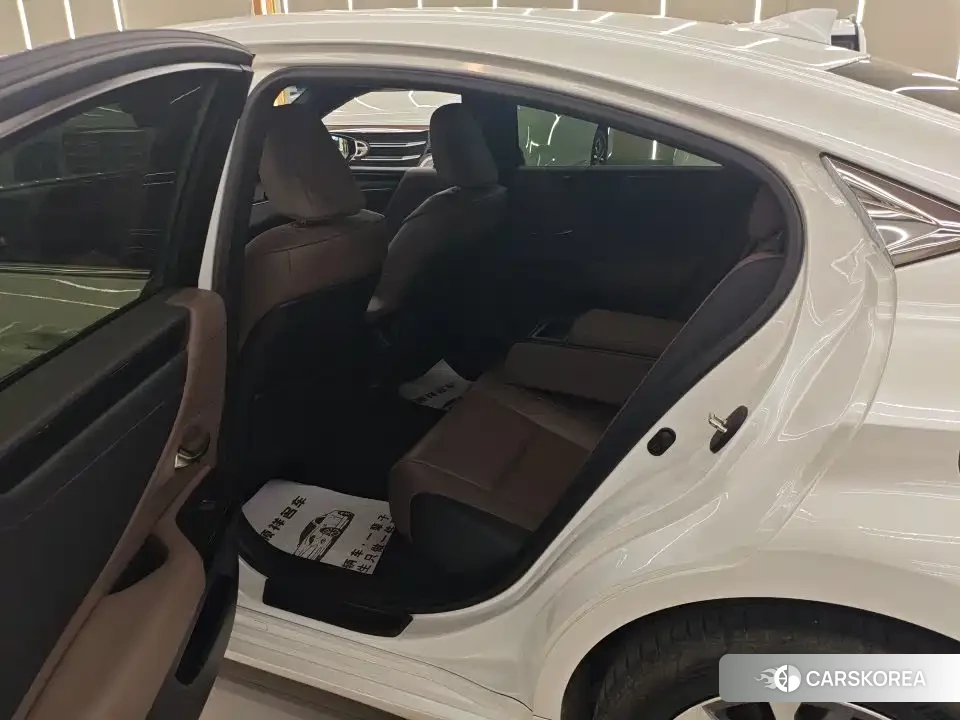 Lexus ES id 4547223 из Китая 7