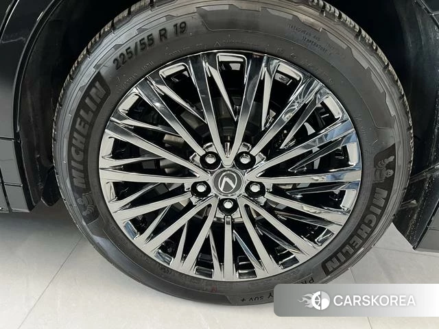 Lexus LM id 4262572 из Китая 19