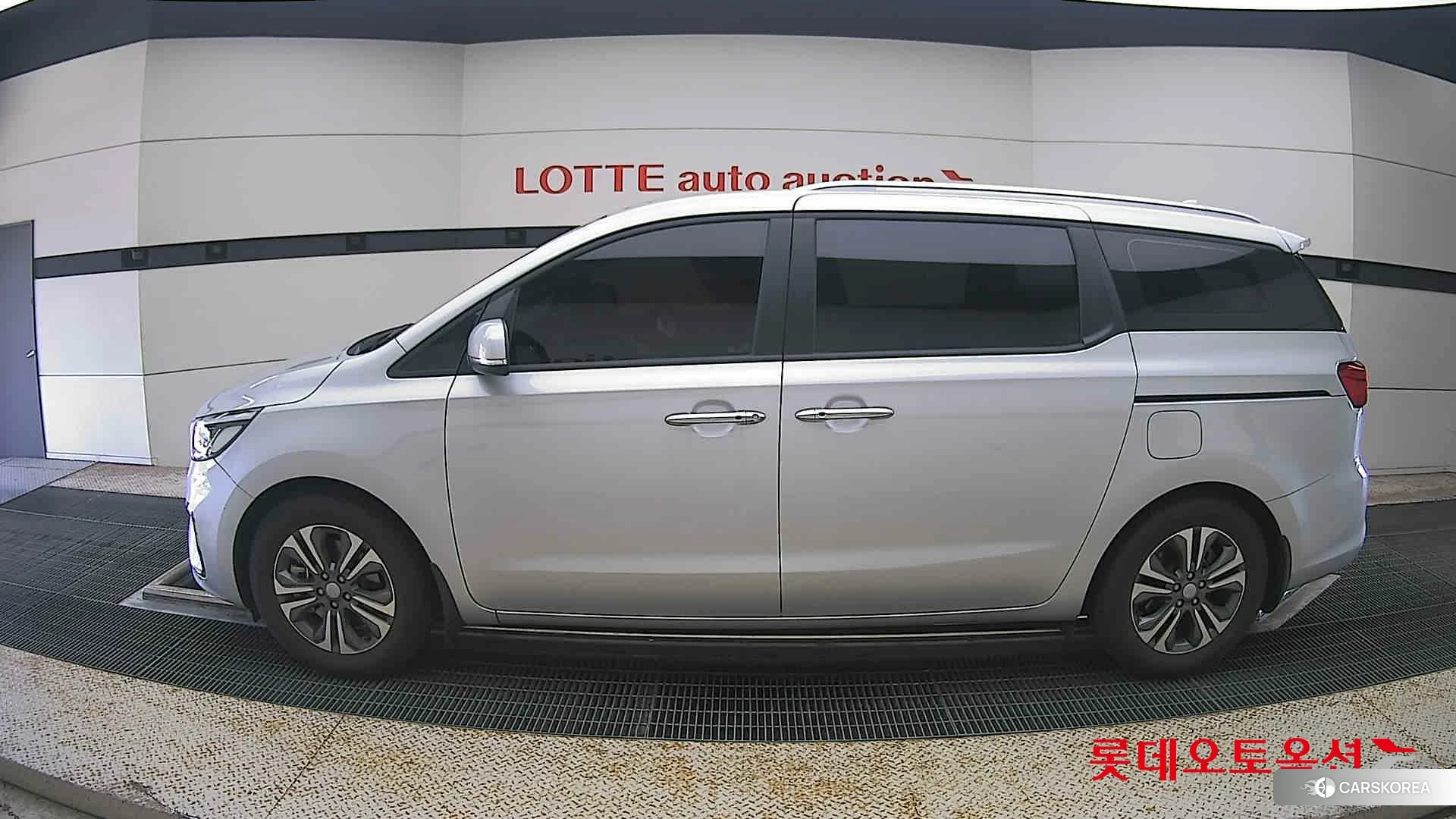 Kia Carnival id 4679381 из Кореи 33