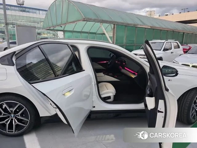 BMW 5 Series (G60) id 3277857 из Кореи 8