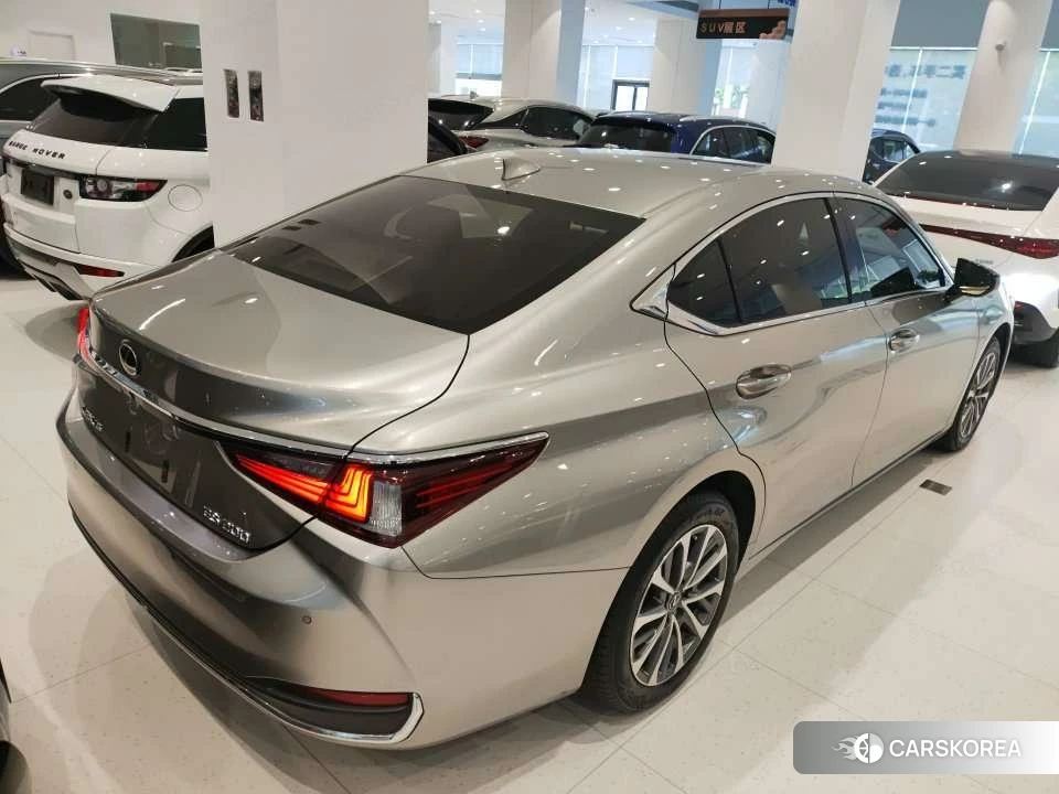 Lexus ES id 4454518 из Китая 10