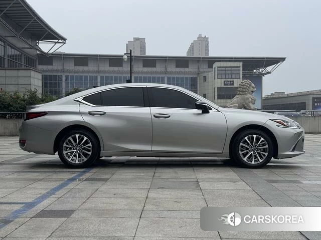 Lexus ES id 4359117 из Китая 18