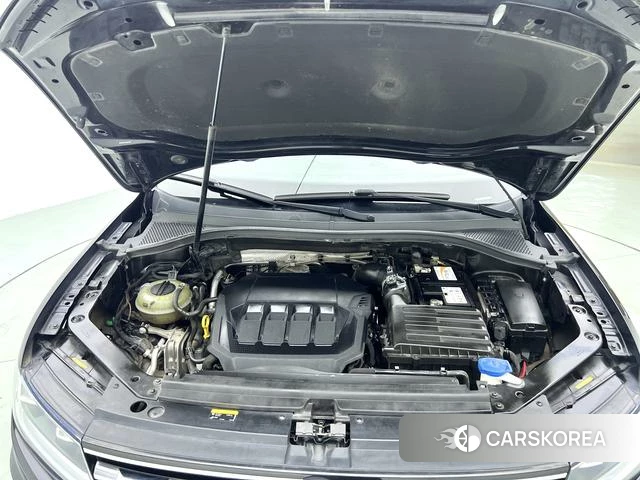 Volkswagen Tiguan L id 4273885 из Китая 17