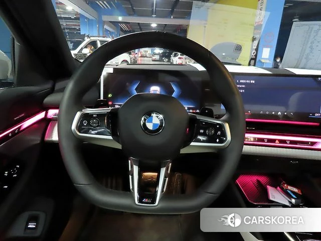 BMW 5 Series (G60) id 3858114 из Кореи 17