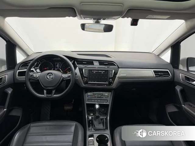 Volkswagen Touran L id 4238176 из Китая 17