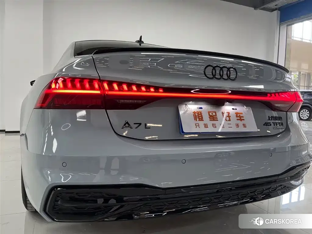 Audi A7L id 4546582 из Китая 14