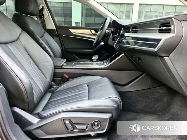 Audi A6L id 4239169 из Китая 16