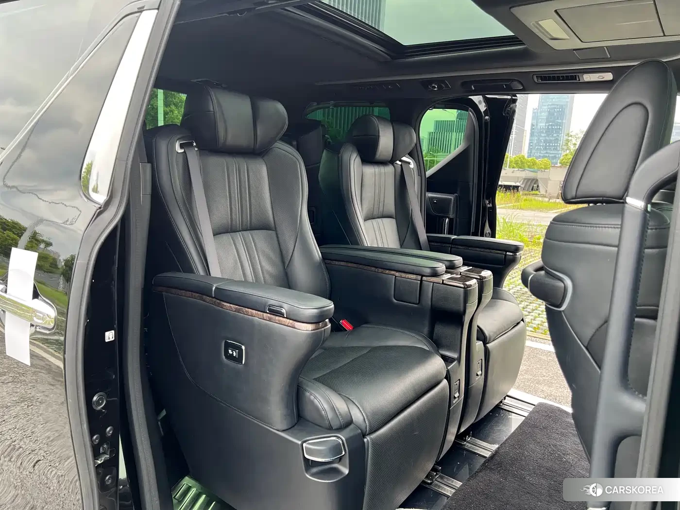 Toyota Elfa id 4634758 из Китая 7