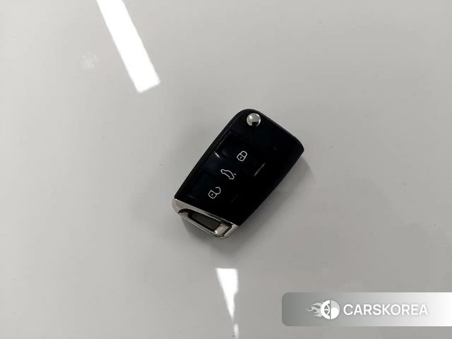 Volkswagen Touran L id 4255831 из Китая 17