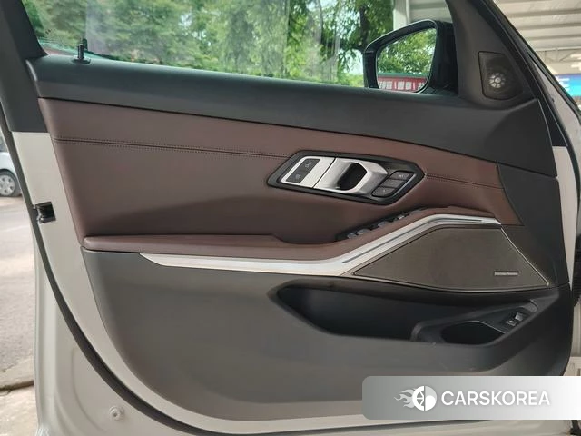 BMW 3 series id 4335771 из Китая 14