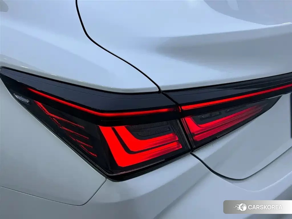 Lexus ES id 4547192 из Китая 24