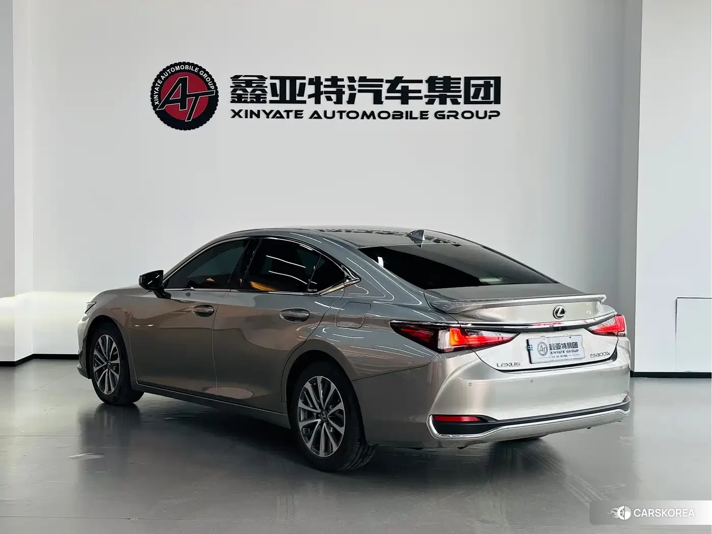 Lexus ES id 4515466 из Китая 21