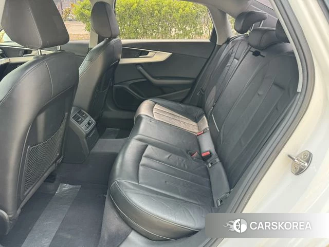 Audi A4L id 4253504 из Китая 26
