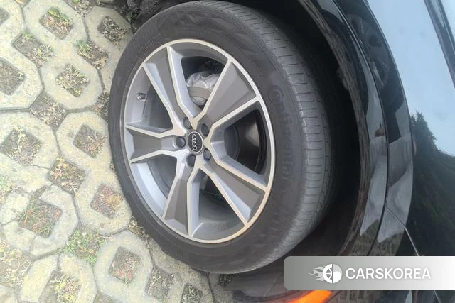 Audi Q5L id 4335172 из Китая 14