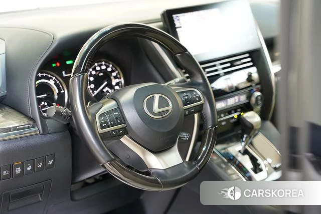 Lexus LM id 4258946 из Китая 19