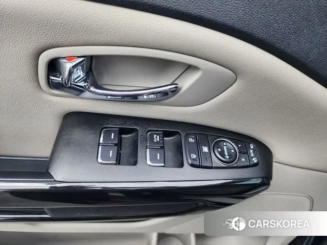 Kia The New Carnival id 3041995 из Кореи 17