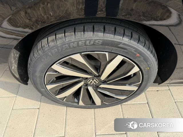 Volkswagen Passat id 4256035 из Китая 21