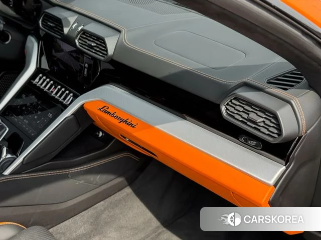 Lamborghini Urus id 3913638 из Китая 17