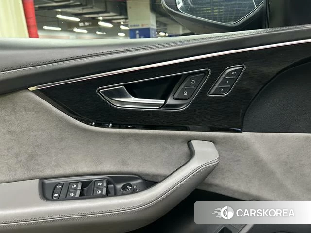 Audi Q8 id 4259175 из Китая 30