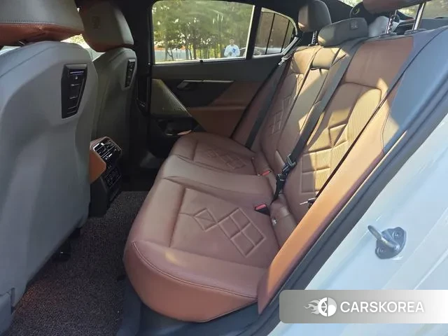 BMW 5 Series (G60) id 3299902 из Кореи 17