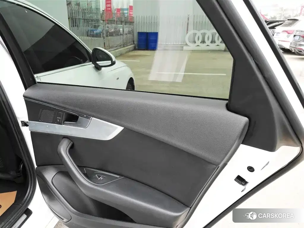Audi A4L id 4576588 из Китая 17