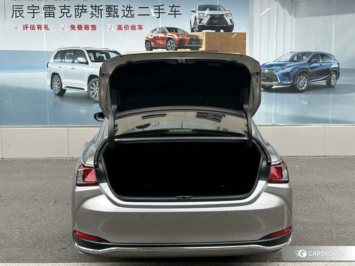 Lexus ES id 4499064 из Китая 17