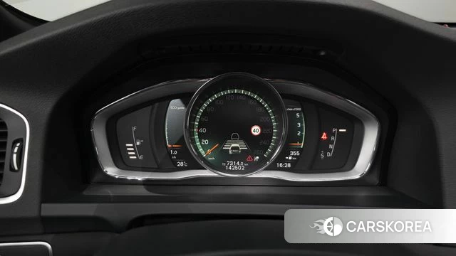 Volvo V60 Cross-Country id 4699024 из Кореи 37