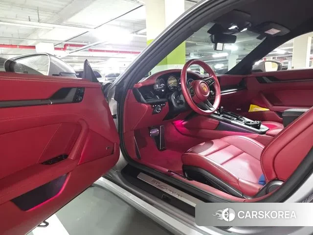 Porsche 911(992) id 3003535 из Кореи 9