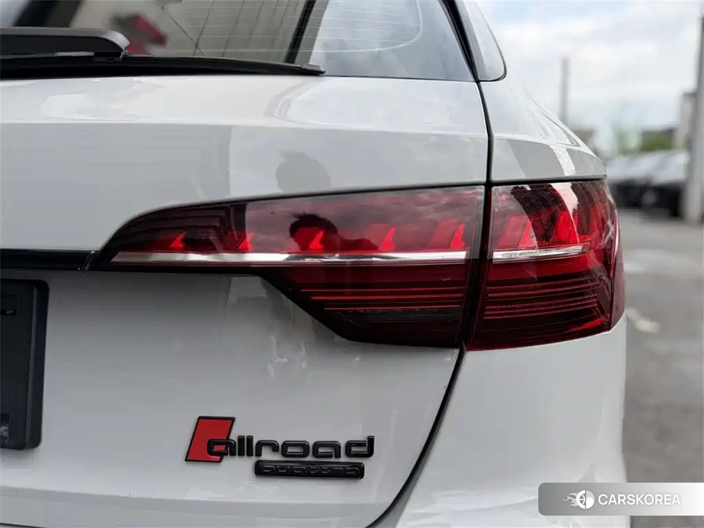 Audi A4L id 4654419 из Китая 11