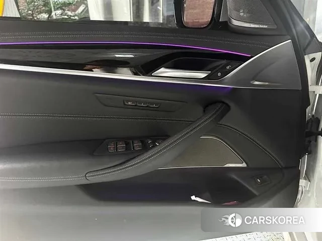 BMW 5 Series (G30) id 3311078 из Кореи 14