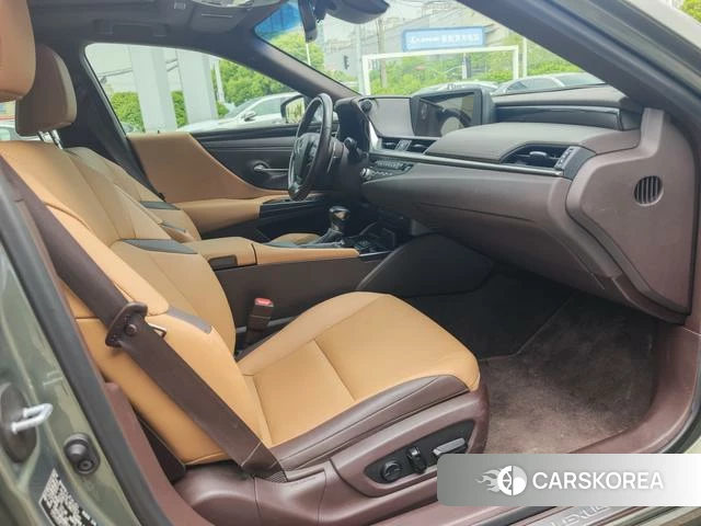 Lexus ES id 4353783 из Китая 15