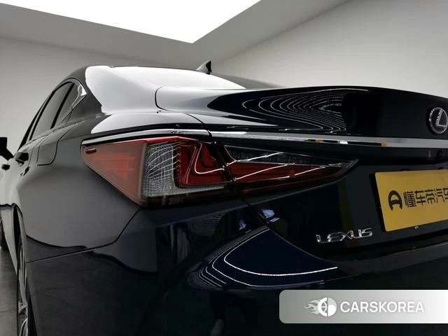 Lexus ES id 4348536 из Китая 17