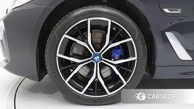 BMW 5 Series (G30) id 3411526 из Кореи 17