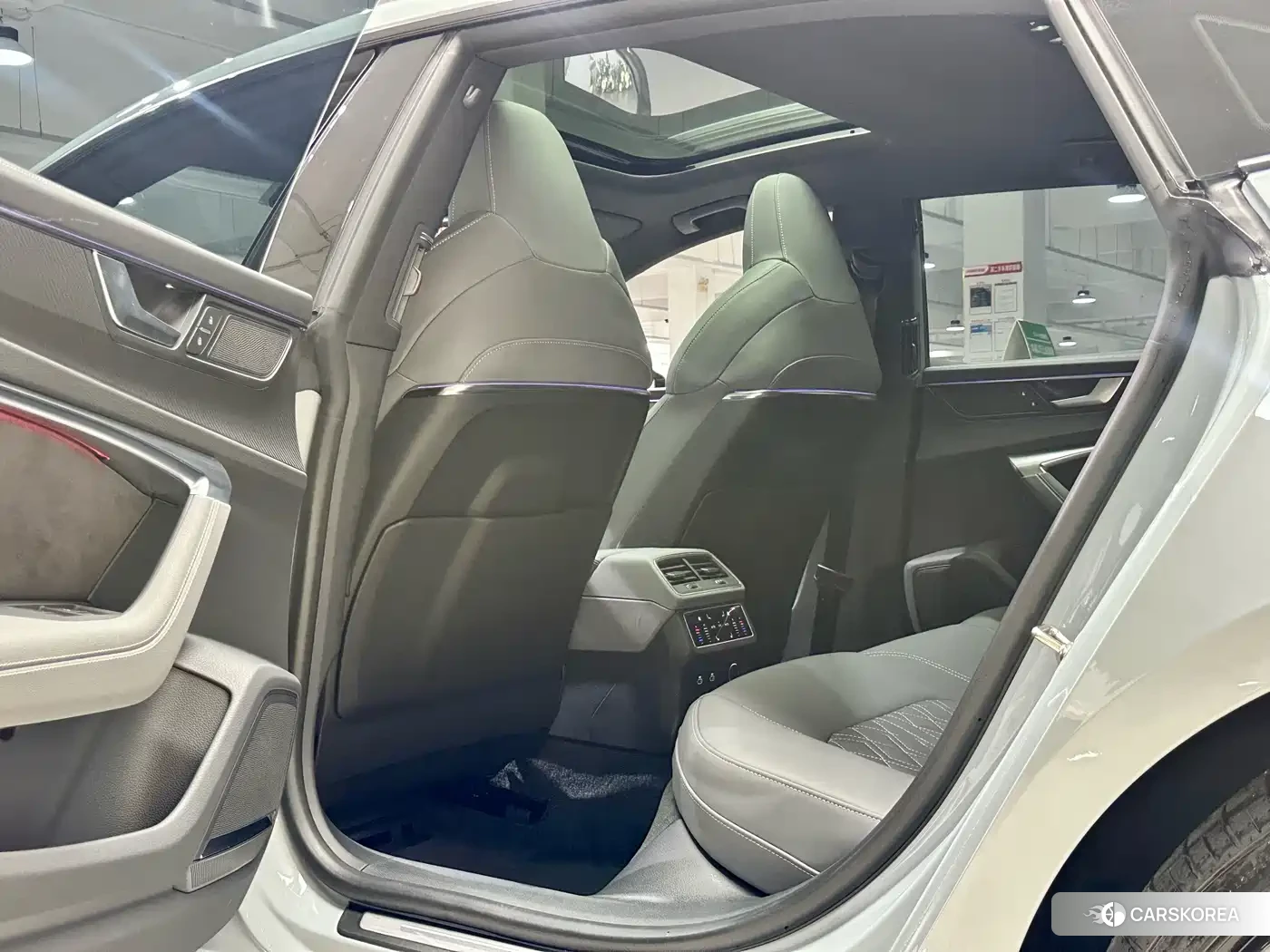 Audi A7L id 4539462 из Китая 8