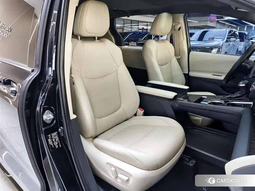 Toyota Sienna id 4546375 из Китая 34