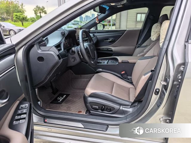 Lexus ES id 4264437 из Китая 7