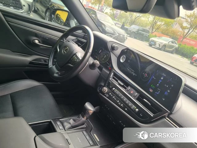 Lexus ES id 4261276 из Китая 10