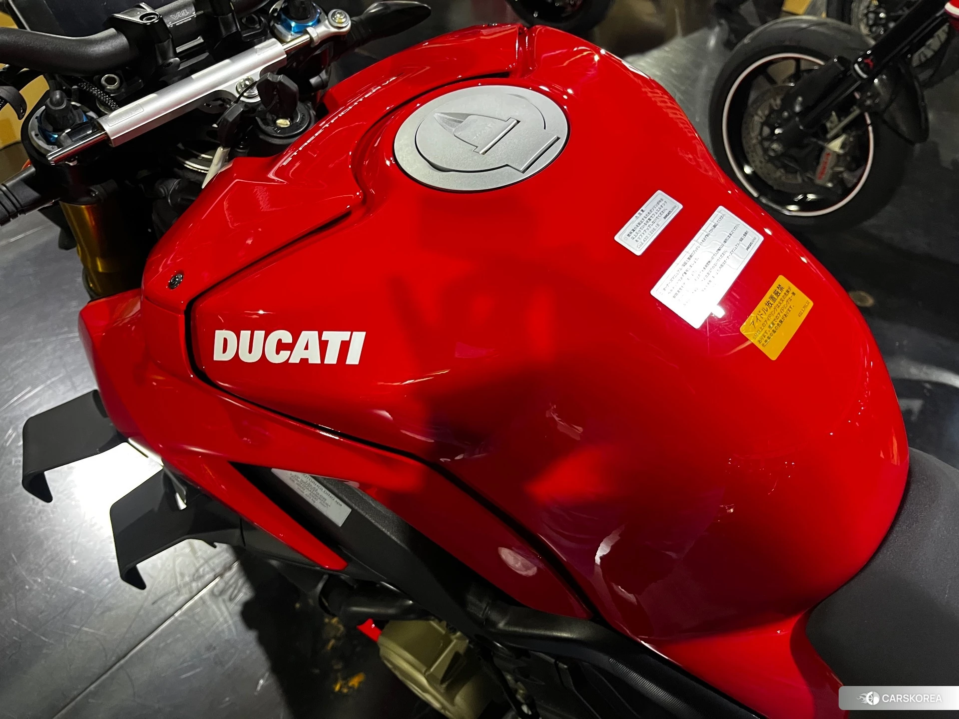 Ducati STREETFIGHTER V4 S id 3951938 из Японии 8