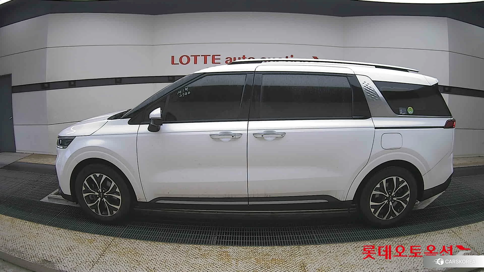 Kia Carnival id 4352415 из Кореи 36