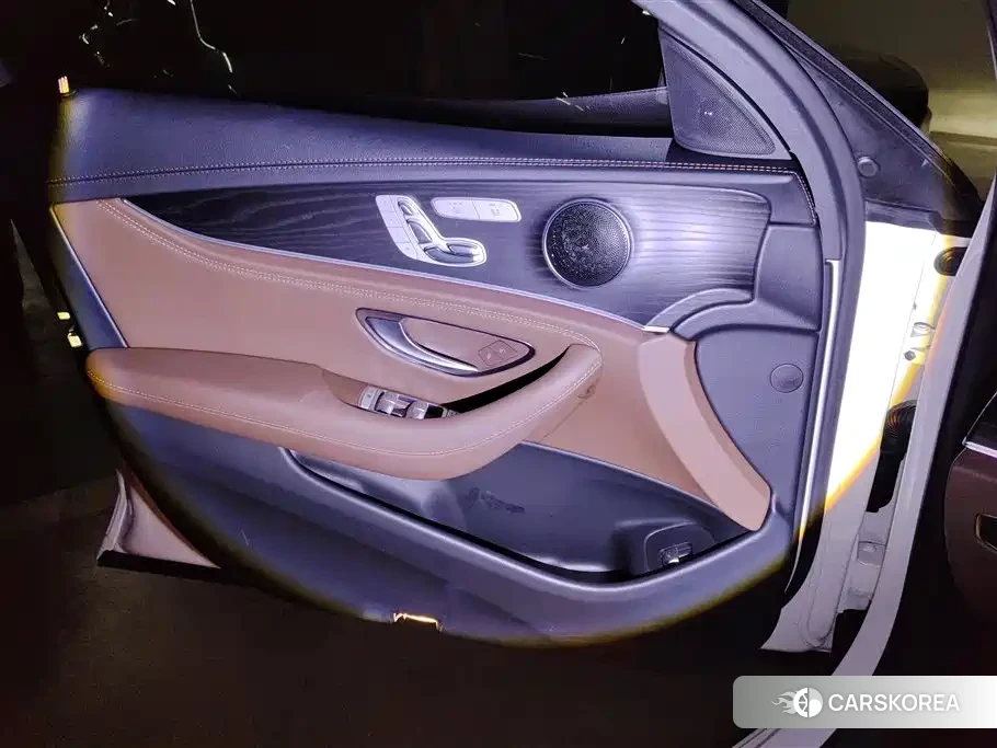 Mercedes-Benz E-Class id 4547456 из Китая 13
